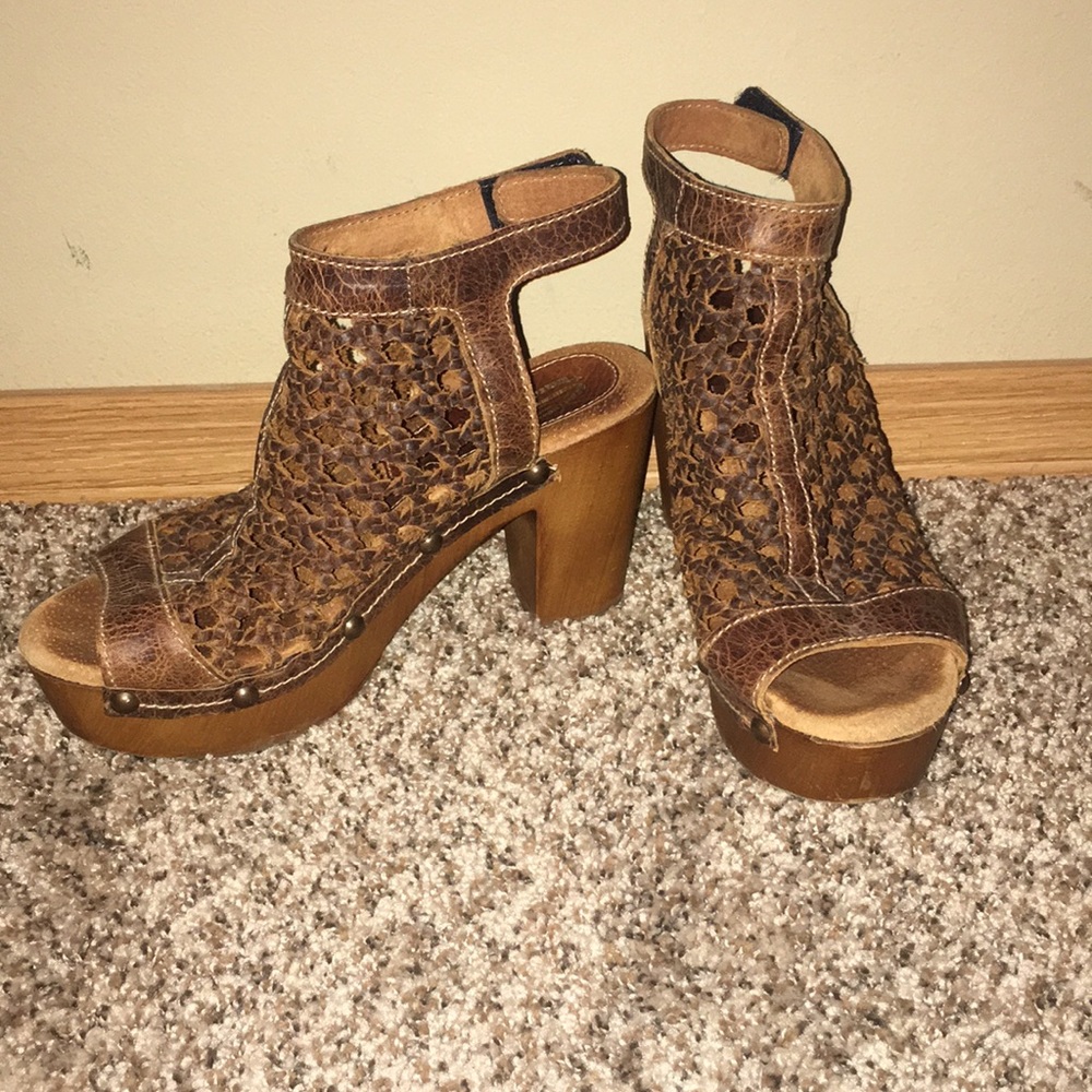 Clog heels